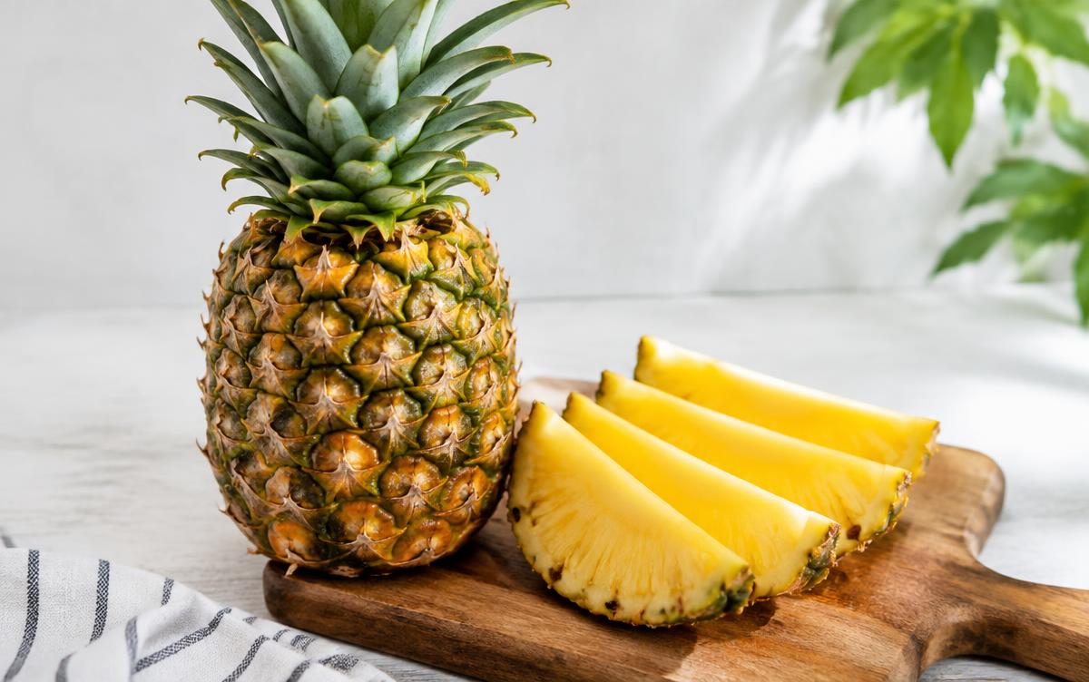 Pineapple Guide: Ripeness, Bromelain and the Easiest Way to Cut It